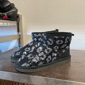 Victoria's Secret Pink Bling Black Silver Sequin Leopard Fur Lined Mukluk S New